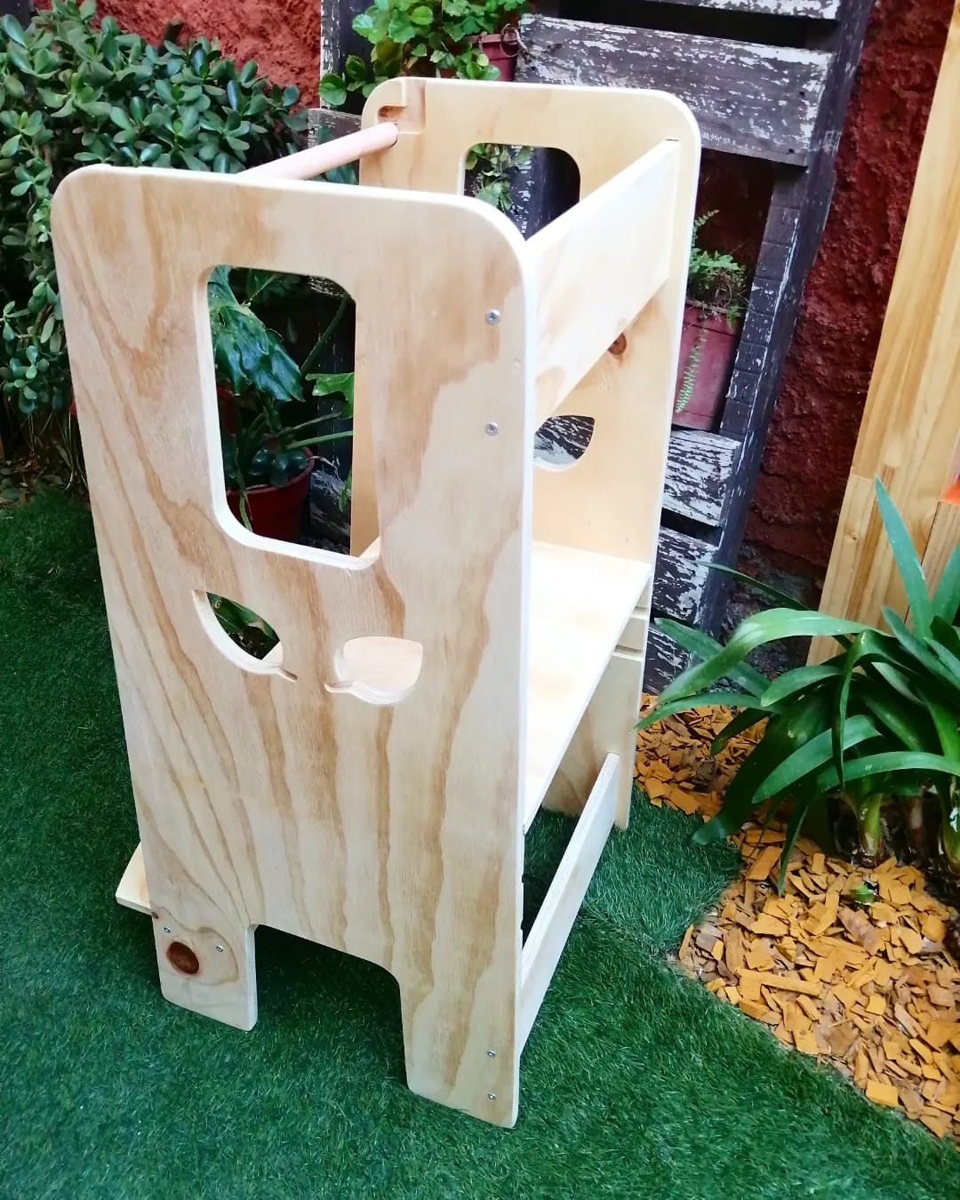 La Taue - Torre de aprendizaje plegable. ambién se puede guardar en  espacios pequeños o transformar en un taburete o una silla. - La Tienda de  los Bebés 👶