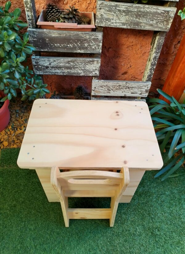 Silla y escritorio - Imagen 3